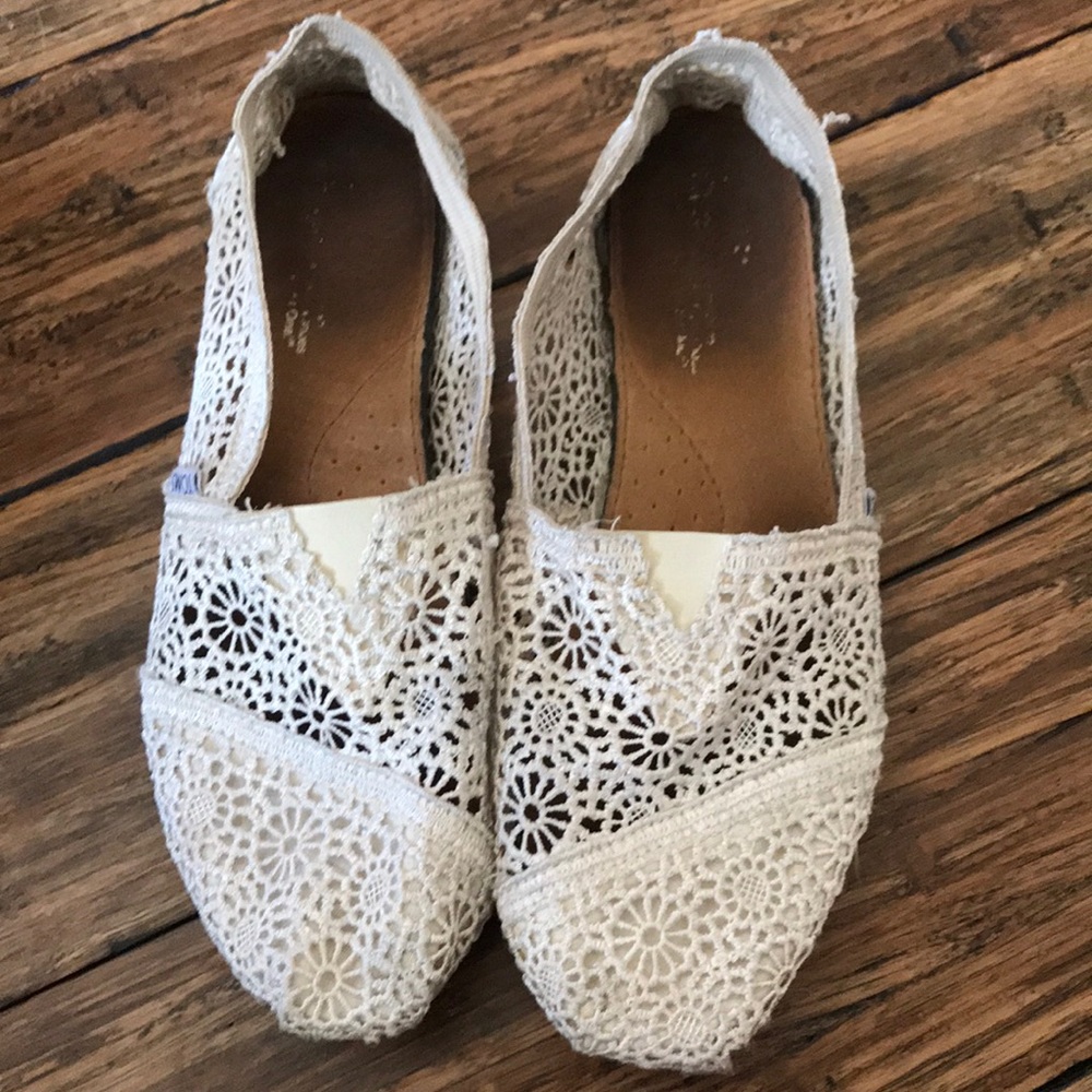 Crochet toms